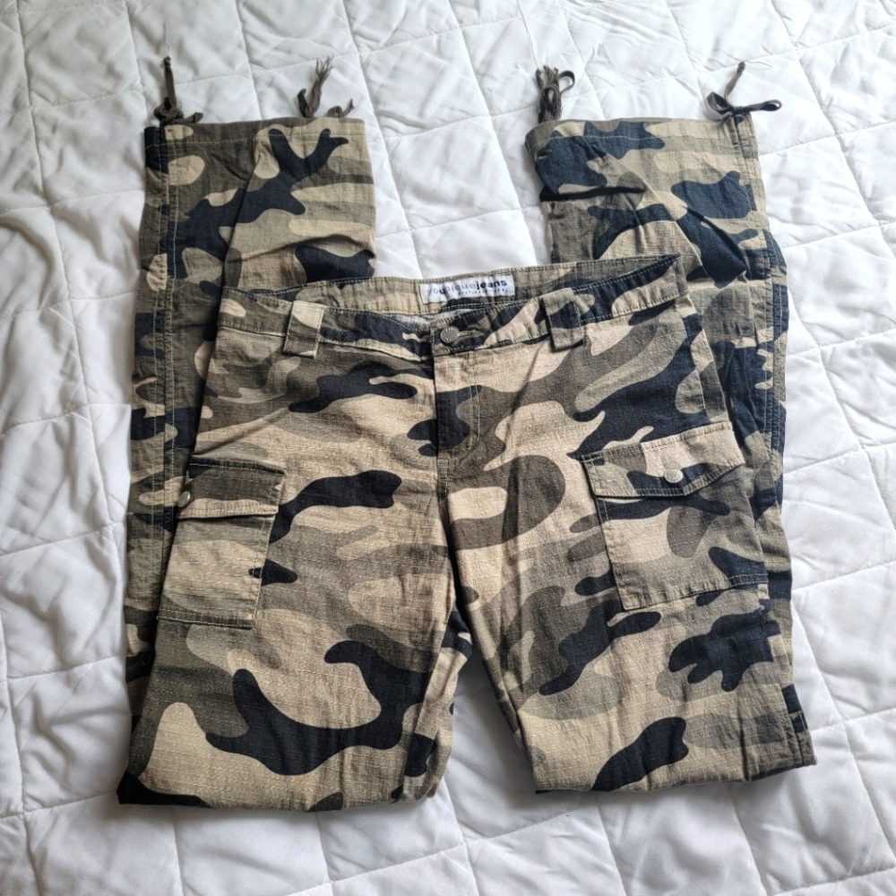 Y2K Younique Low Rise Camo Pants